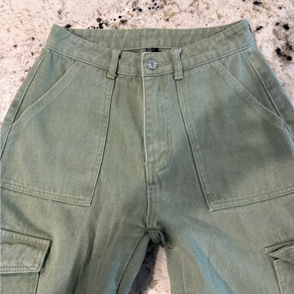 *GENTLY WORN* Women's Cider XS Alessia Solid Cargo Jeans - Picture 5 of 9